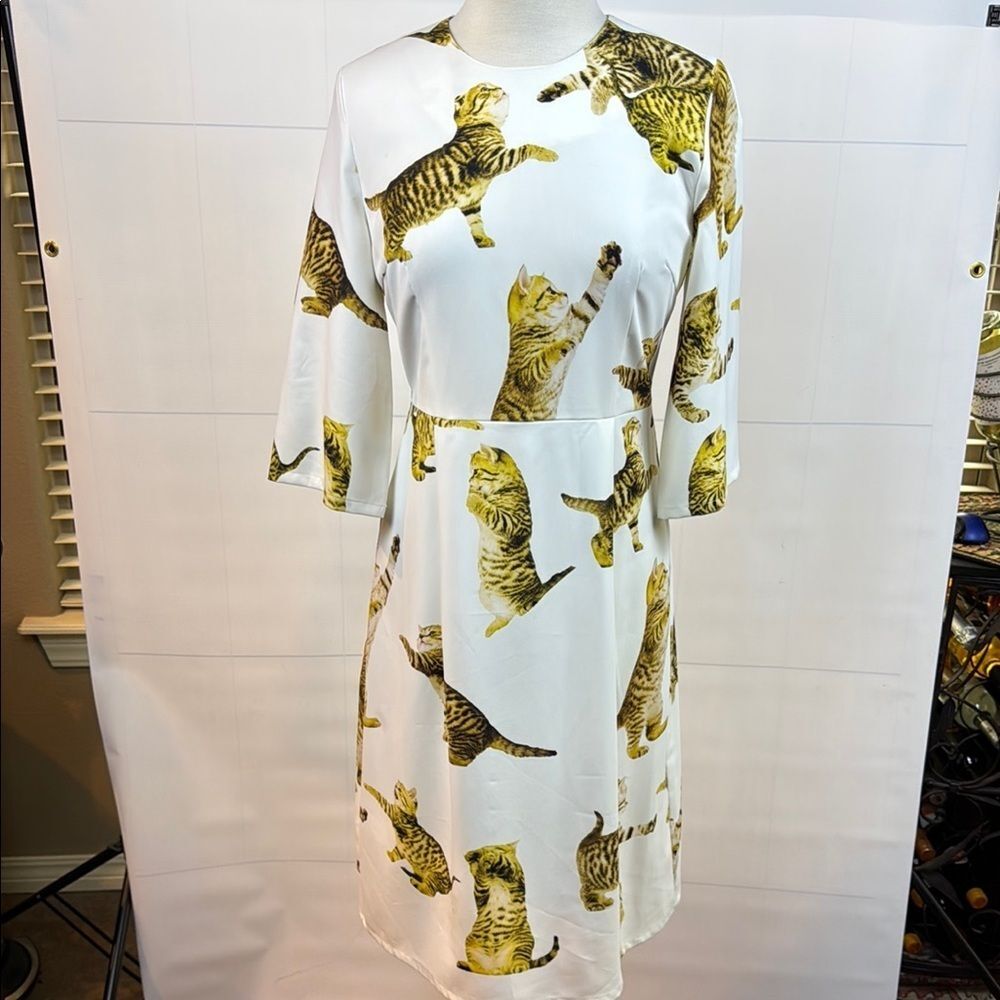 Fun and Classy Kitten Cat Print dress, Size Large
